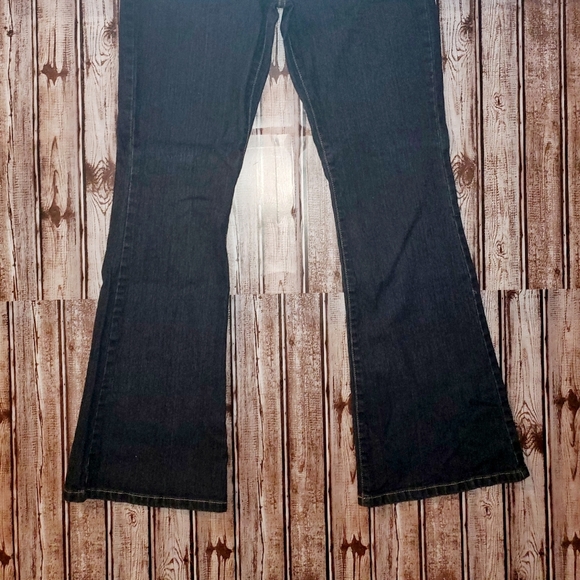 V.S.H. Jeans - Picture 2 of 5